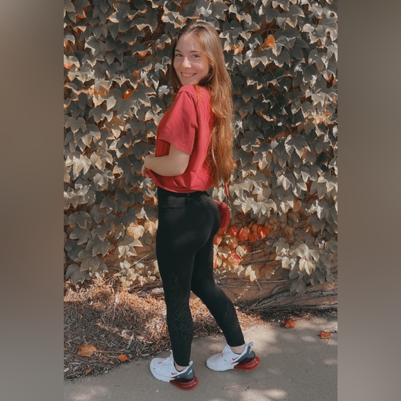 Meet your Posher, Ashley - Picture 2 of 3